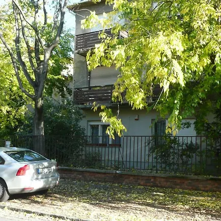 Laky9 Apartman *